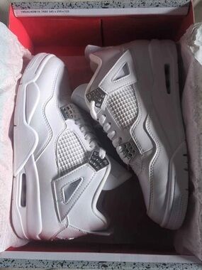 Jordan 4 Pure Moneys